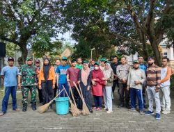 Bhabinkamtibmas Bhabinkamtibmas Kel Binjai Estate dan Kel Rambung barat Gotong Royong Bersama Warga Dalam Rangka Jumat Bersih