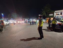 Ciptakan Kamseltibcarlantas, Polisi Lakukan Pengamanan Ploting Point Malam Minggu