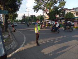 Gatur Pagi , Personil Polsek Binjai Timur Berikan Pelayanan Prima Terhadap Masyarakat