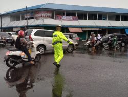 Meningkatnya Volume Kendaraan, Polsek Binjai Utara Turun Memecah Kemacetan