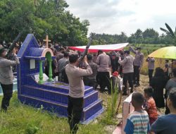 UPACARA PERSEMAYAMAN DAN  PEMAKAMAN TRADISI KEPOLISIAN ALM. AKP ARIPIN SIMANJUNTAK