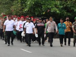 KAPOLRES DAN WALIKOTA BERSAMA MAHASISWA TURUN KE JALAN, BANGKITKAN CINTA LINGKUNGAN
