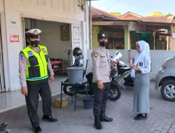 Polsek Binjai Selatan Bagi – Bagi Masker Kepada Masyarakat
