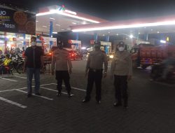 Unit Patroli R-4 Polsek Binjai Timur Patroli ke SPBU Pastikan Kondusif Pasca Kenaikan Harga BBM
