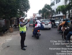 Berikan Pelayanan Di Pagi Hari, Satlantas Polres Binjai Lakukan Pengaturan Lalin