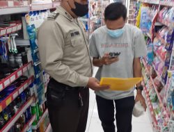 Operasi Yustisi Malam System Barcode Dan Edukasi Imbauan Bagi Masyarakat Yang Belum Melaksanakan Vaksin Booster