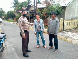 SAMBANGI WARGA BIANAAN NYA BHABINKAMTIBMAS KELURAHAN TIMBANG LANGKAT AJAK WUJUDKAN KAMTIBMAS YANG KONDUSIF