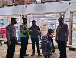 Pentingnya Protokol Kesehatan, Melalui Operasi Yustisi Malam Polsek Vbinjai Selatan Ingatkan Warganya