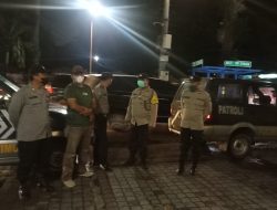 PATROLI BERSINGGUNGAN JAGA SITUASI KONDUSIF DAN BERI KENYAMANAN DI MALAM HARI