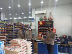 Sambangi Swalayan, Patroli Polsek Binjai Barat Dialogis Dengan Karyawan Dan Pembeli