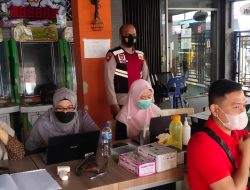 MONITORING POLSEK BINJAI KOTA PELAKSANAAN VAKSINASI DOSIS BOOSTER OLEH DINAS KESEHATAN KOTA BINJAI  DI SUPERMARKET ASIA KING