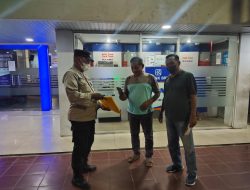System Barcode Dan Sosialisasi Bagi Masyarakat Yang Belum Melaksanakan Vaksin Booster Giat Operasi Yustisi Malam Ini