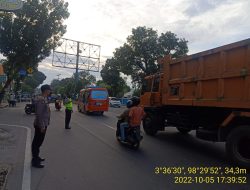 BERI KENYAMANAN PENGGUNA JALAN GIAT GATUR SORE POLSEK BINJAI TIMUR