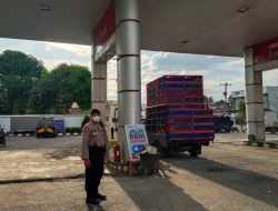 ANTISIPASI KELANGGKAAN BBM, PASCA PENYUSUAIAN HARGA BBM BERSUBSIDI UNIT PATROLI POLSEK BINJAI BARAT MONITORING KE SPBU DI WILAYAHNYA