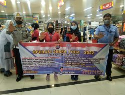 HARI KE – 4 POLRES BINJAI MELALUI OPERASI ZEBRA 2022 ADAKAN SOSIALISASI DAN SEBAR BROSUR KESELAMATAN LALU LINTAS