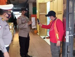 GUNAKAN BARCODE APLIKASI PEDULI LINDUNGI GELAR OPERASI YUSTISI PAGI SASAR MASYARAKAT PENGUNJUNG PASAR WILKUM POLSEK BINJAI KOTA