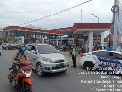 ANTISIPASI ANTRIAN PANJANG,UNIT PATROLI SATLANTAS POLRES BINJAI MONITORING BBM DI SPBU WILKUM POLRES BINJAI