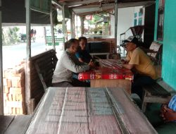 SAMBANGI WARUNG, BHABINKAMTIBMAS KELURAHAN TUNGGURONO AJAK WARGA BERSAMA JAGA KAMTIBMAS