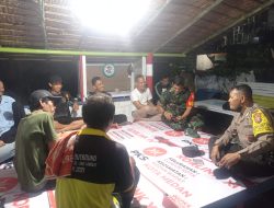KUNJUNGI WARGA BINAAN DI KELURAHAN, BHABINKAMTIBMAS DAN BABINSA PERLIHATKAN SINERGITAS TNI-POLRI