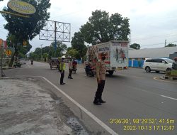 GATUR SORE RUTIN GABUNGAN UNIT POLSEK BINJAI TIMUR BERI KENYAMANAN PENGGUNA JALAN RAYA
