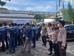 POLSEK SEI BINGAI POLRES BINJAI LAKSANAKAN PENGAMANAN AKSI MOGOK KERJA KARYAWAN PT. TIRTA INVESTAMA LANGKAT YANG TERGABUNG DALAM SPAG (SETIKAT PEKERJA AQUA GRUP) DI PABRIK PT. TIRTA INVESTAMA LANGKAT