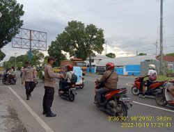 HADIR DITENGAH MASYARAKAT STRONG POINT POS PADAT SORE POLSEK BINJAI TIMUR BERI KENYAMANAN PENGGUNA JALAN RAYA