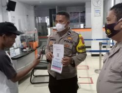 LACAK DENGAN SYSTEM BARCODE DAN IMBAUAN PROTOKOL KESEHATAN OPERASI YUSTISI MALAM POLSEK BINJAI KOTA