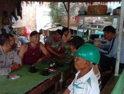 SAMBANGI WARGANYA DI WARUNG, BHABINKAMTIBMAS SOSIALISASI RADIKALISME