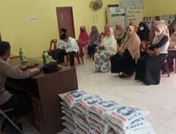 BHABINKAMTIBMAS BERSAMAMA CAMAT BINJAI BAGIKAN BANSOS KEPADA WARGA TERDAMPAK KENAIKAN BBM