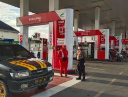 MONITORING KE SPBU DI WILAYAHNYA UNIT PATROLI POLSEK BINJAI BARAT ANTISIPASI ANTRIAN DAN KELANGGKAAN BBM