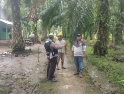 CEGAH KARHUTLA DI WILAYAHNYA INI YANG DILAKUKAN BHABINKAMTIBMAS KEL. LIMAU MUNGKUR POLSEK BINJAI BARAT