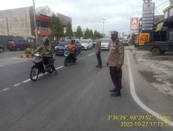 PELAYANAN HUMANIS DANGAN MELAKUKAN PENGATURAN LALU LINTAS SORE HARI POLSEK BINJAI TIMUR BERI KENYAMANAN PENGGUNA JALAN RAYA