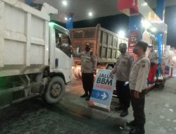 WAKA POLSEK BINJAI TIMUR PATROLI KE SPBU MEMASTIKAN PENGISIAN BBM BERJALAN NORMAL