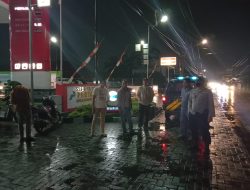 ANTISIPASI KELANGGKAAN BBM DAN KEGIATAN RUTIN YANG DI TINGKATKAN UNIT PATROLI POLSEK BINJAI BARAT MONITORING KE SPBU