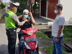 INGATKAN PENGGENDARA PATUHI PROKES INI YANG DILAKUKAN PERSONIL POLSEK BINJAI UTARA