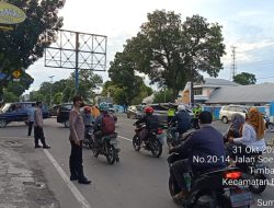 JAGA KELANCARAN ARUS LALU LINTAS ANTISIPASI KEMACETAN JALAN RAYA PADAT SORE GABUNGAN UNIT POLSEK BINJAI TIMUR