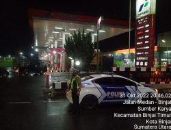 ANTISIPASI ANTRIAN PANJANG, UNIT PATROLI SATLANTAS POLRES BINJAI MONITORING SPBU PASCA KENAIKAN BBM OLEH PEMERINTAH