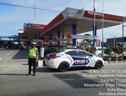 MENJAGA KELANCARAN ARUS LALU LINTAS BERIKAN PELAYANAN DI PAGI HARI, SATLANTAS POLRES BINJAI LAKUKAN PENGATURAN LALIN