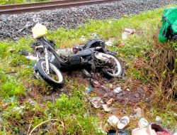 KECELAKAAN LALULINTAS KERETA API KONTRA SEPEDA MOTOR RENGGUT 1 KORBAN JIWA