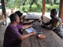 Giat sambang dan dds yang dilaksanakan oleh personel Bhabinkamtibmas Polsek Binjai Barat serta menghimbau untuk tetap menjaga prokes dan menyampaikan pesan kamtibmas