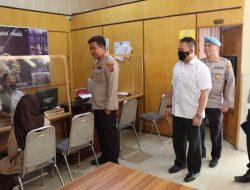 KAPOLRES BINJAI CEK LANGSUNG TERHADAP PELAYANAN PUBLIK DAN INGATKAN PETUGAS AGAR TETAP PROFESIONAL, SANTUN DAN HUMANIS DALAM MELAYANI MASYARAKAT