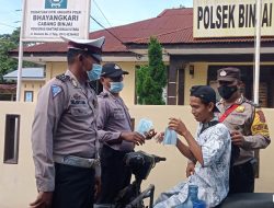 Petugas Binjai Utara melakukan kegiatan Ops Rutin mengenai protocol kesehatan kepada masyarakat setempat