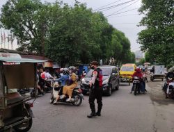 Pos padat rutin yang dilaksanakan Sat Samapta Polres Binjai setiap paginya guna melancarkan aktivitas masyarakat pada pagi hari