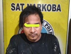 DISINYALIR SEBAGAI PENGEDAR SABU, SEORANG PRIA DIGELANDANG KE POLRES BINJAI