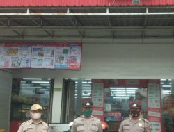 Polsek Binjai Timur memberi himbauan kepada masyarakat guna menjaga prokes dan bagi masker