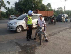 Ajak Masyarakat Disiplin Lalu Lintas Sat Lantas Polres Binjai Berikan Himbauan Humanis