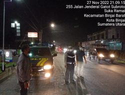 Petugas Polsek Binjai Barat melaksanakan himbauan pemerintah serta menyampaikan pesan kamtibmas
