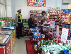 Petugas Polsek Binjai Selatan melaksanakan Pendisiplinan Protokol Kesehatan Terkait Pencegahan Penyebaran Covid-19 Sekaligus  Pembagian Masker gratis
