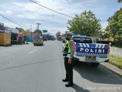 Sat lantas Polres Binjai melaksanakan kegiatan rutin yang ditingkatkan/patroli guna antisipasi kemacetan serta memberi himbuan kepada warga agar tetap menjaga prokes