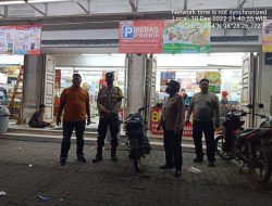 PATROLI DIALOGIS PERSONEL POLSEK BINJAI BARAT DI PERTOKOAN, ANTISIPASI TINDAK PIDANAN MALAM HARI